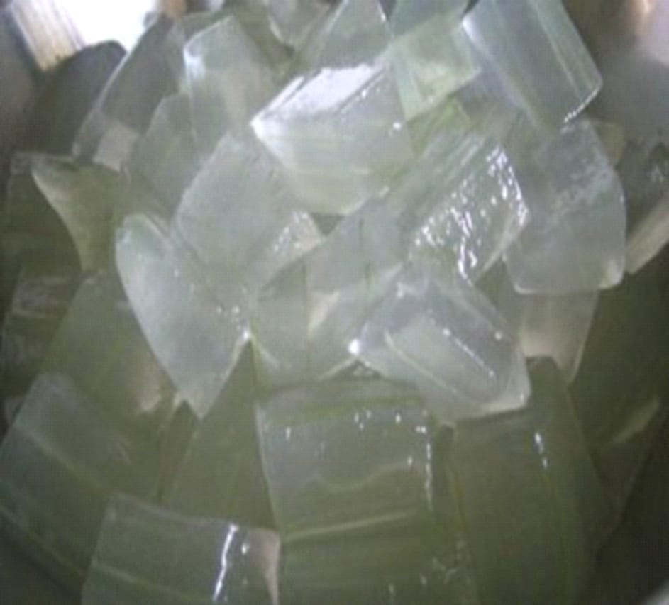 trocitos y cubo hielo trocitos y cubo hielo